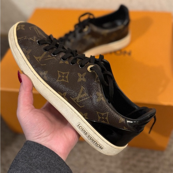 Louis Vuitton sneakers size 7 - Picture 2 of 4